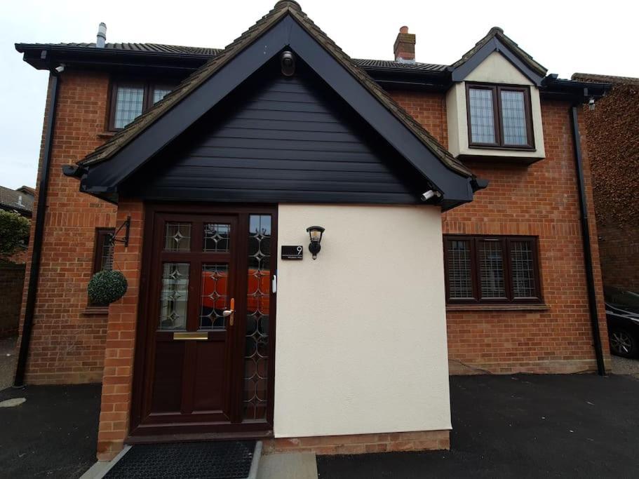 London Luxury 6 Bedroom Family House Sleeps 12 People Parking For 4 Cars Close To Tube. 齐格威尔 外观 照片