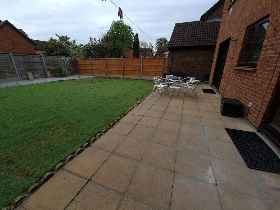 London Luxury 6 Bedroom Family House Sleeps 12 People Parking For 4 Cars Close To Tube. 齐格威尔 外观 照片