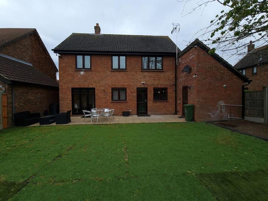 London Luxury 6 Bedroom Family House Sleeps 12 People Parking For 4 Cars Close To Tube. 齐格威尔 外观 照片