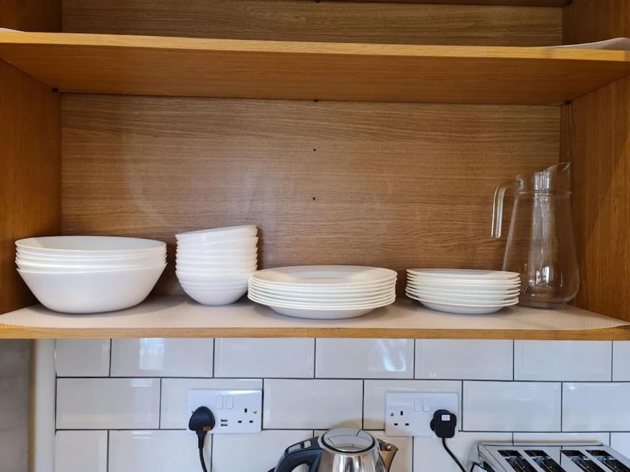 London Luxury 6 Bedroom Family House Sleeps 12 People Parking For 4 Cars Close To Tube. 齐格威尔 外观 照片