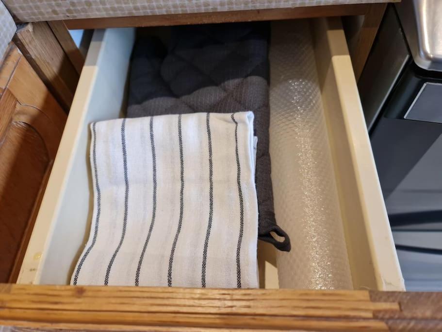 London Luxury 6 Bedroom Family House Sleeps 12 People Parking For 4 Cars Close To Tube. 齐格威尔 外观 照片