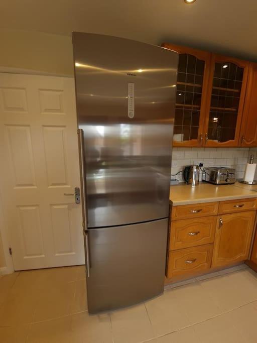 London Luxury 6 Bedroom Family House Sleeps 12 People Parking For 4 Cars Close To Tube. 齐格威尔 外观 照片