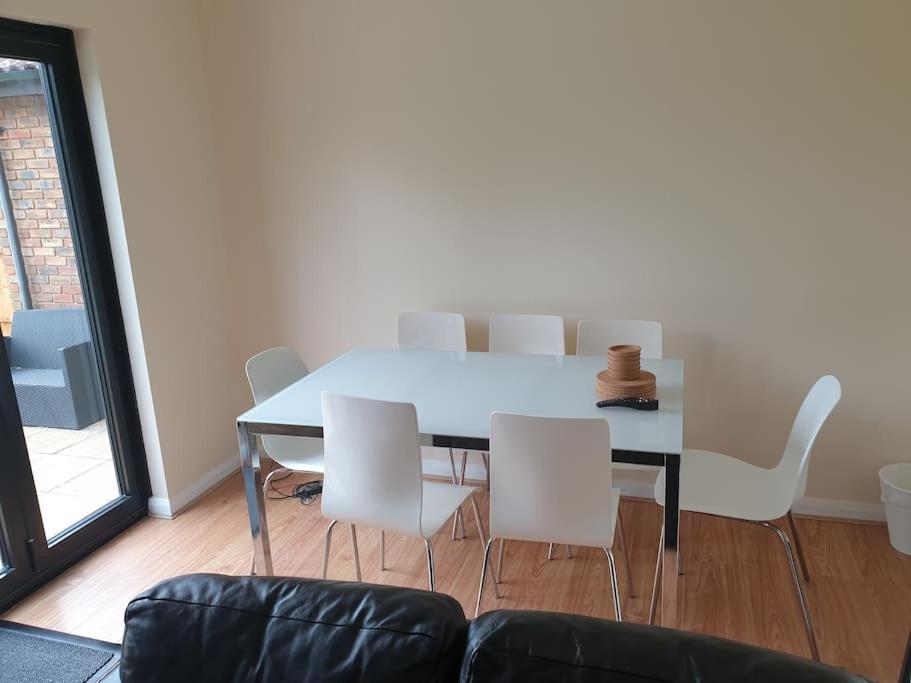 London Luxury 6 Bedroom Family House Sleeps 12 People Parking For 4 Cars Close To Tube. 齐格威尔 外观 照片