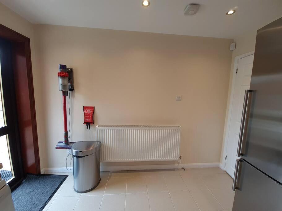 London Luxury 6 Bedroom Family House Sleeps 12 People Parking For 4 Cars Close To Tube. 齐格威尔 外观 照片
