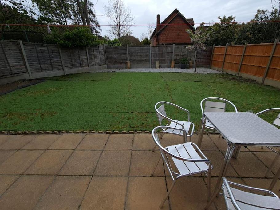 London Luxury 6 Bedroom Family House Sleeps 12 People Parking For 4 Cars Close To Tube. 齐格威尔 外观 照片