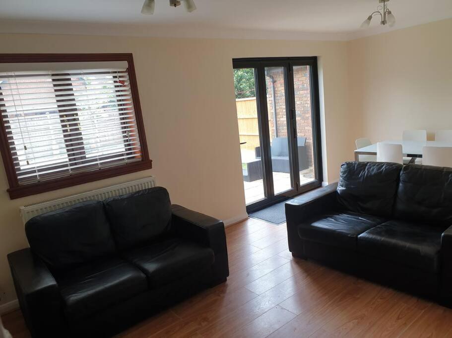 London Luxury 6 Bedroom Family House Sleeps 12 People Parking For 4 Cars Close To Tube. 齐格威尔 外观 照片