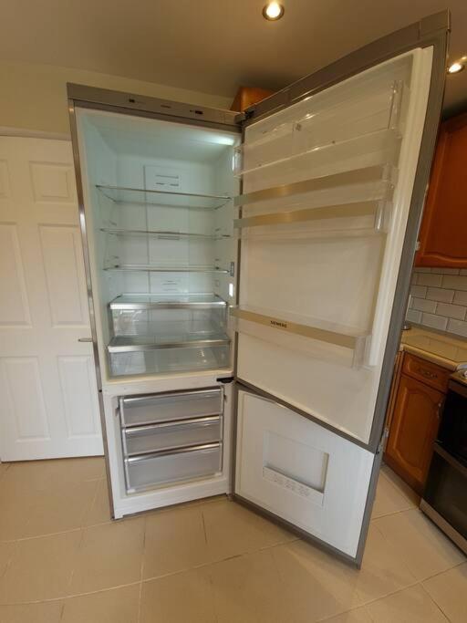 London Luxury 6 Bedroom Family House Sleeps 12 People Parking For 4 Cars Close To Tube. 齐格威尔 外观 照片