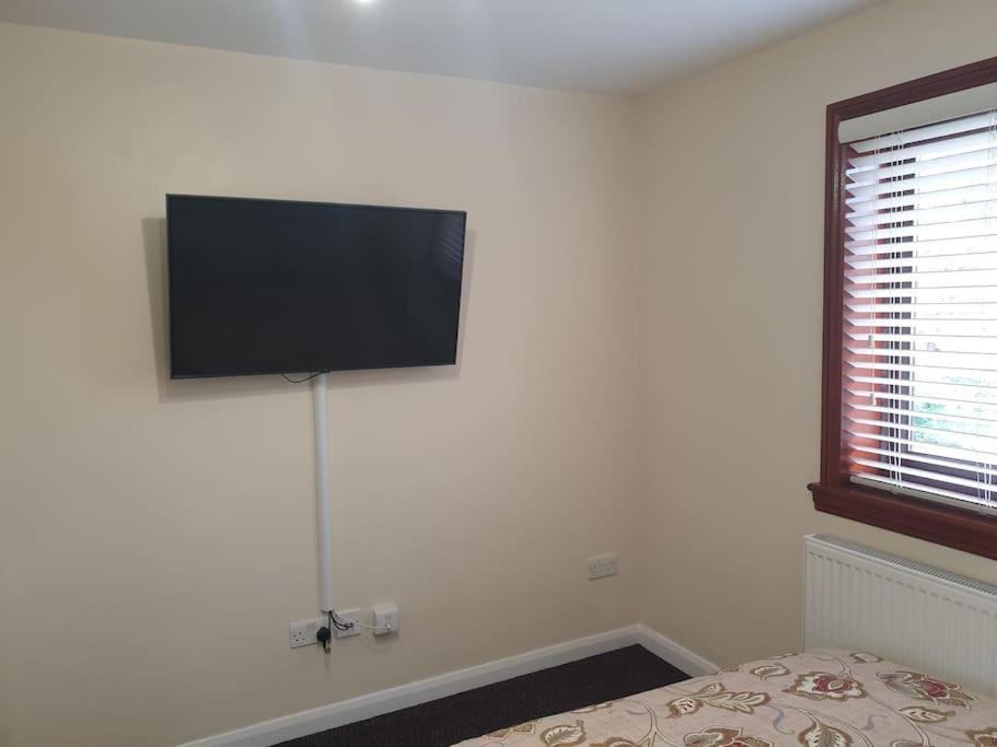 London Luxury 6 Bedroom Family House Sleeps 12 People Parking For 4 Cars Close To Tube. 齐格威尔 外观 照片