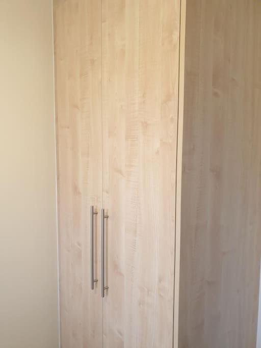 London Luxury 6 Bedroom Family House Sleeps 12 People Parking For 4 Cars Close To Tube. 齐格威尔 外观 照片