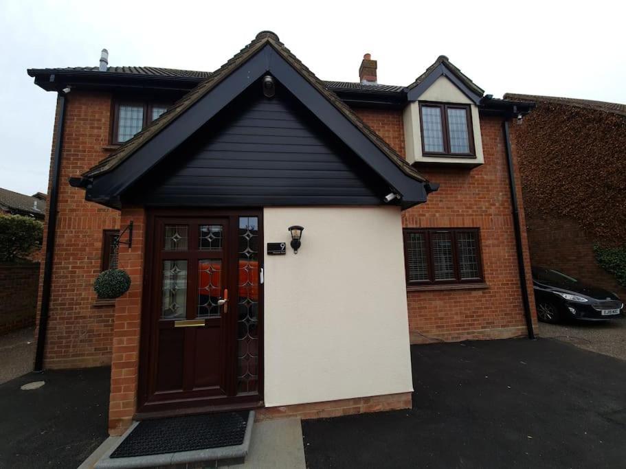 London Luxury 6 Bedroom Family House Sleeps 12 People Parking For 4 Cars Close To Tube. 齐格威尔 外观 照片
