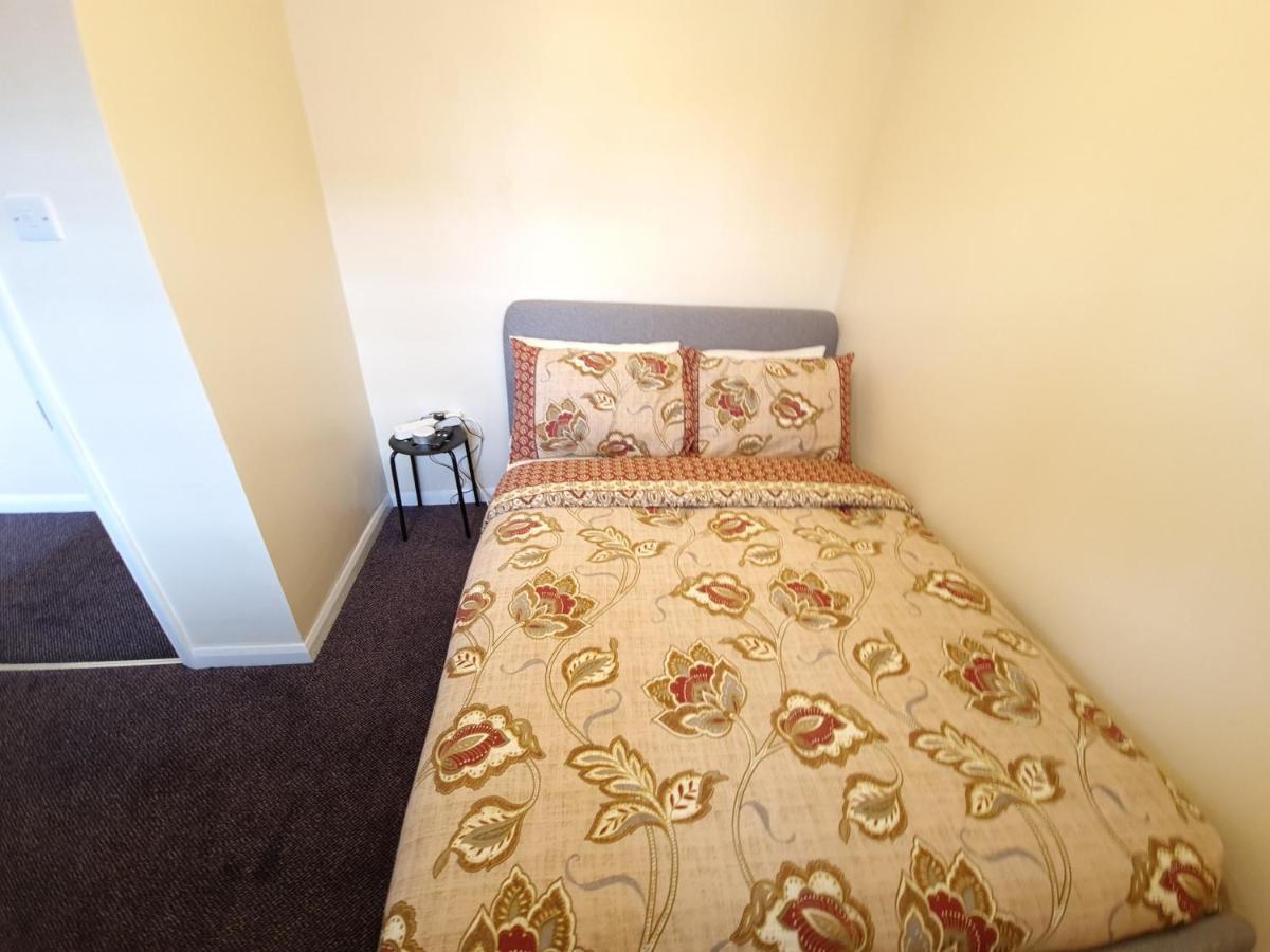 London Luxury 6 Bedroom Family House Sleeps 12 People Parking For 4 Cars Close To Tube. 齐格威尔 外观 照片