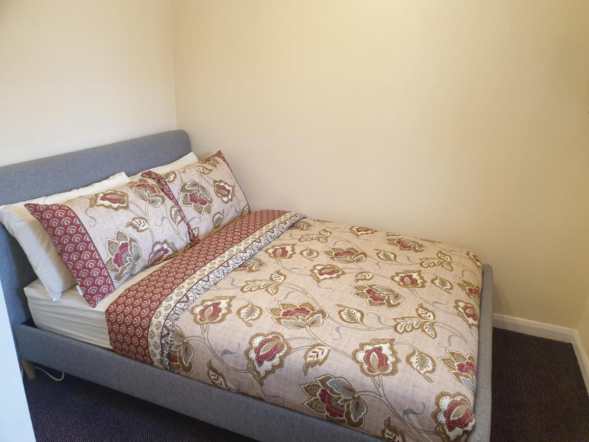 London Luxury 6 Bedroom Family House Sleeps 12 People Parking For 4 Cars Close To Tube. 齐格威尔 外观 照片