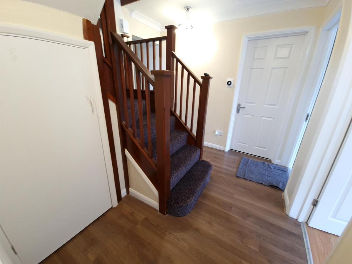London Luxury 6 Bedroom Family House Sleeps 12 People Parking For 4 Cars Close To Tube. 齐格威尔 外观 照片
