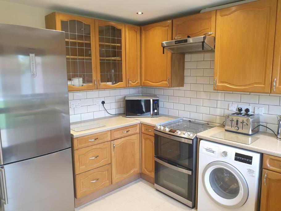 London Luxury 6 Bedroom Family House Sleeps 12 People Parking For 4 Cars Close To Tube. 齐格威尔 外观 照片