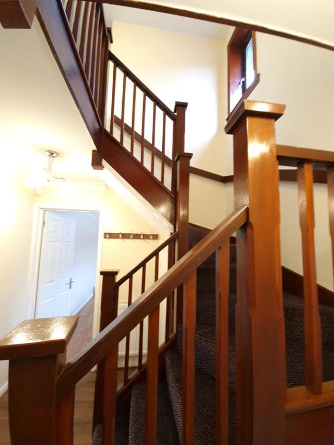 London Luxury 6 Bedroom Family House Sleeps 12 People Parking For 4 Cars Close To Tube. 齐格威尔 外观 照片