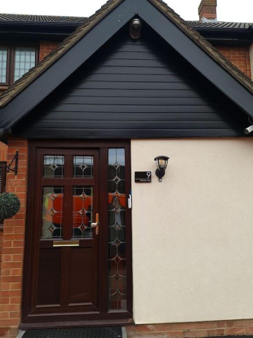 London Luxury 6 Bedroom Family House Sleeps 12 People Parking For 4 Cars Close To Tube. 齐格威尔 外观 照片