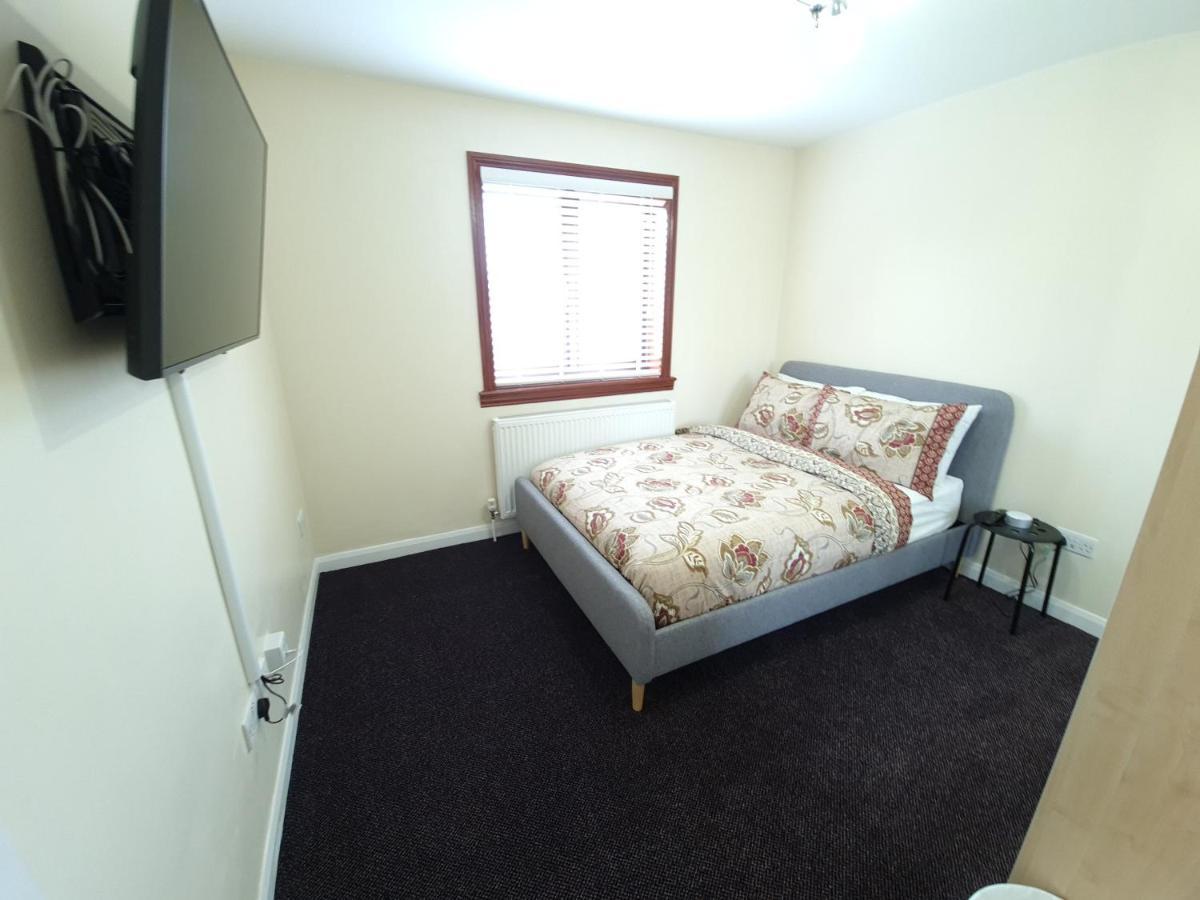 London Luxury 6 Bedroom Family House Sleeps 12 People Parking For 4 Cars Close To Tube. 齐格威尔 外观 照片